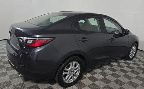 Graphite 2017 Toyota Yaris iA Base
