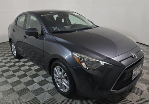 Graphite 2017 Toyota Yaris iA Base