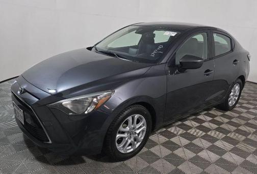 Graphite 2017 Toyota Yaris iA Base