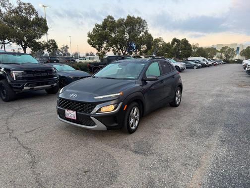 2022 Hyundai KONA SEL