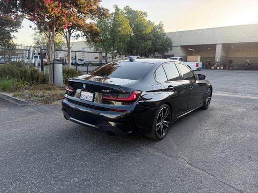 Black Sapphire Metallic 2022 BMW 330 330i