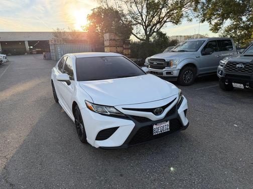 2018 Toyota Camry SE