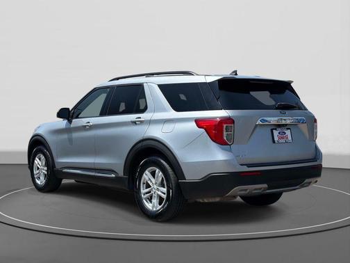 ICONIC SILVER METALLIC 2022 Ford Explorer XLT