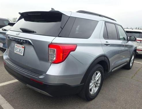 ICONIC SILVER METALLIC 2022 Ford Explorer XLT