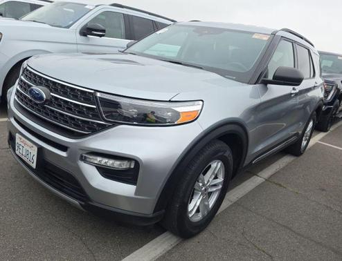 ICONIC SILVER METALLIC 2022 Ford Explorer XLT