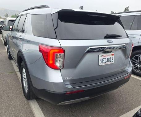 ICONIC SILVER METALLIC 2022 Ford Explorer XLT