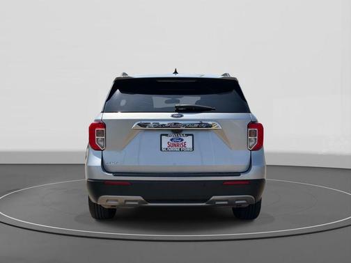 ICONIC SILVER METALLIC 2022 Ford Explorer XLT
