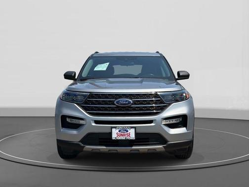 ICONIC SILVER METALLIC 2022 Ford Explorer XLT