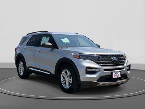 ICONIC SILVER METALLIC 2022 Ford Explorer XLT