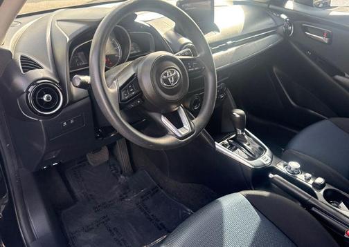 2020 Toyota Yaris Sedan LE