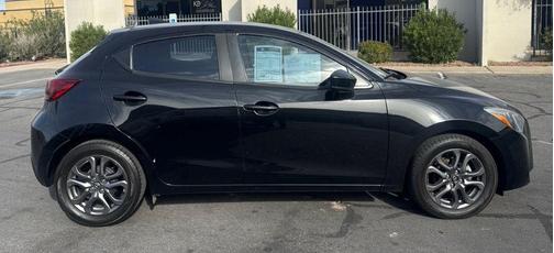 2020 Toyota Yaris Sedan LE