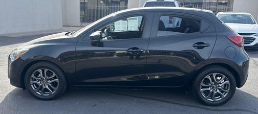 2020 Toyota Yaris Sedan LE