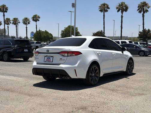 Ice Cap 2023 Toyota Corolla Hybrid SE