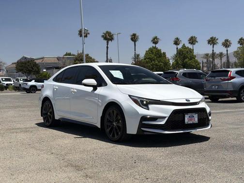 Ice Cap 2023 Toyota Corolla Hybrid SE