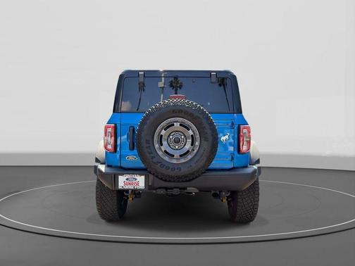 VELOCITY BLUE METALLIC 2024 Ford Bronco Badlands