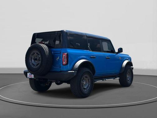 VELOCITY BLUE METALLIC 2024 Ford Bronco Badlands