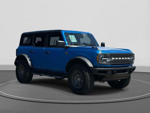 VELOCITY BLUE METALLIC 2024 Ford Bronco Badlands