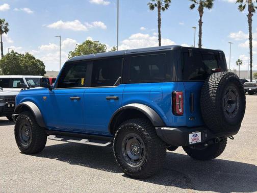 VELOCITY BLUE METALLIC 2024 Ford Bronco Badlands