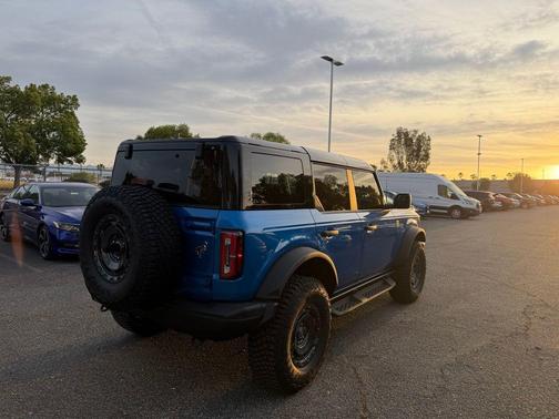 VELOCITY BLUE METALLIC 2024 Ford Bronco Badlands