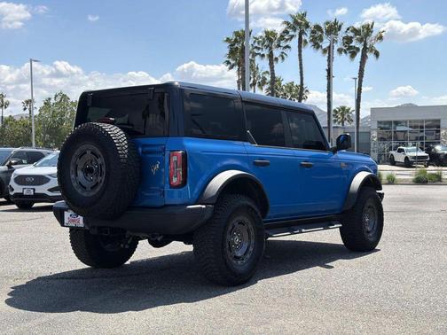 VELOCITY BLUE METALLIC 2024 Ford Bronco Badlands