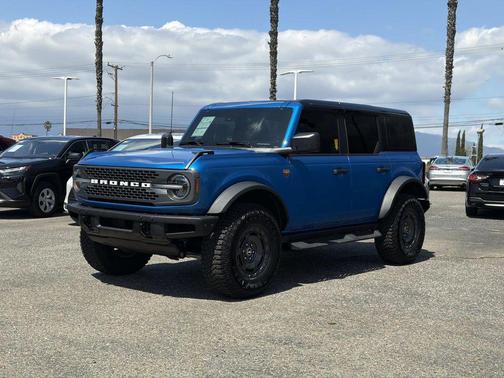 VELOCITY BLUE METALLIC 2024 Ford Bronco Badlands