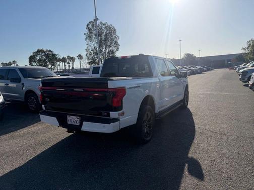 OXFORD WHITE 2023 Ford F-150 Lightning LARIAT