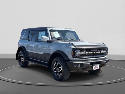 CACTUS GRAY 2024 Ford Bronco Outer Banks