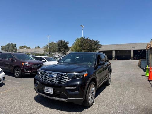 Black Metallic 2022 Ford Explorer Platinum