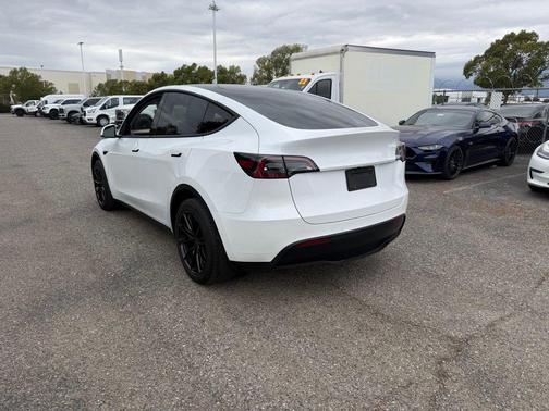 Pearl White Multi-Coat 2022 Tesla Model Y Long Range Dual Motor All-Wheel Drive