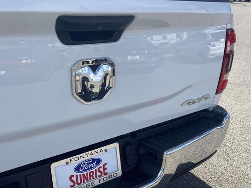 2023 RAM 3500 Tradesman Crew Cab 4x4 8' Box