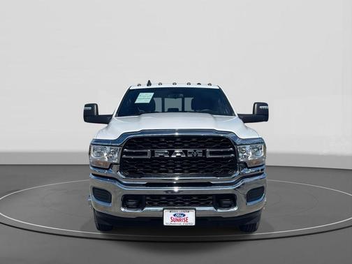 2023 RAM 3500 Tradesman Crew Cab 4x4 8' Box