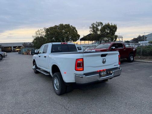 2023 RAM 3500 Tradesman Crew Cab 4x4 8' Box