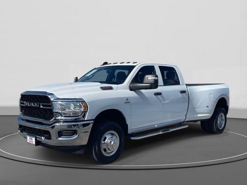 2023 RAM 3500 Tradesman Crew Cab 4x4 8' Box