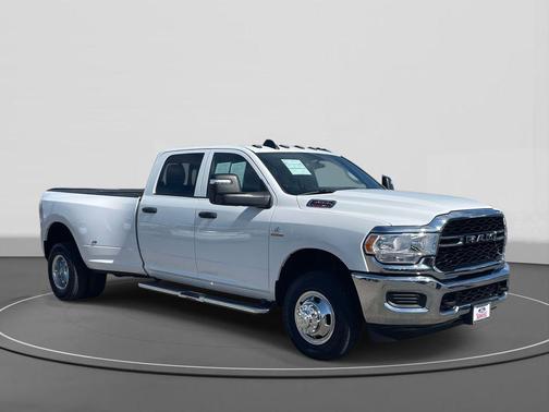 2023 RAM 3500 Tradesman Crew Cab 4x4 8' Box