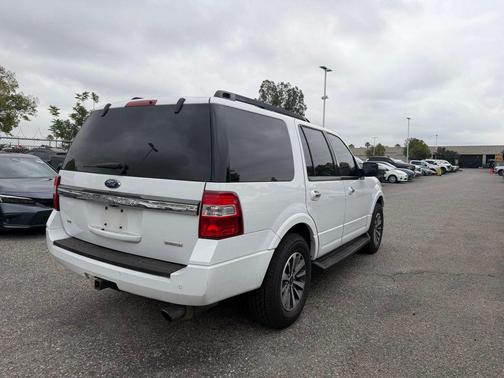 OXFORD WHITE 2017 Ford Expedition XLT