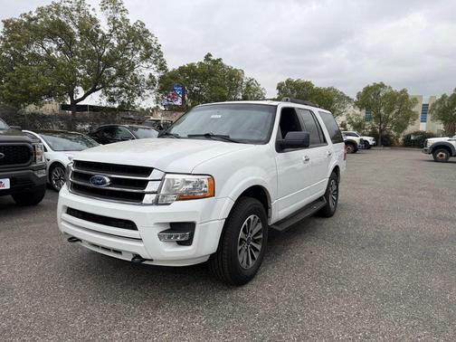 OXFORD WHITE 2017 Ford Expedition XLT