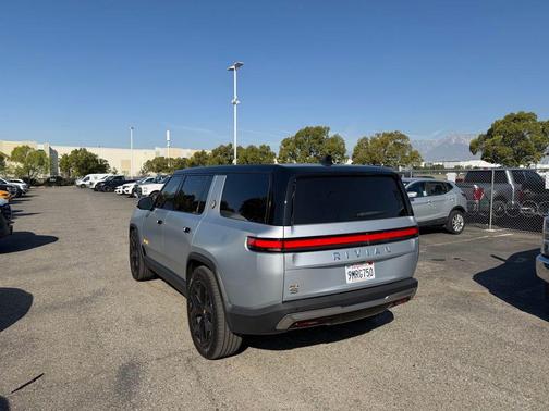 2024 Rivian R1S Adventure Quad Motor Large Pack