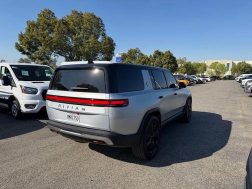 2024 Rivian R1S Adventure Quad Motor Large Pack