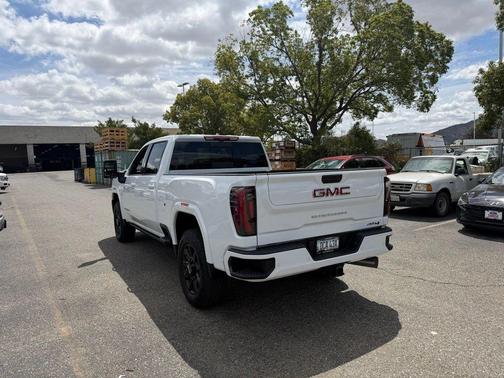 Summit White 2024 GMC Sierra 2500 AT4