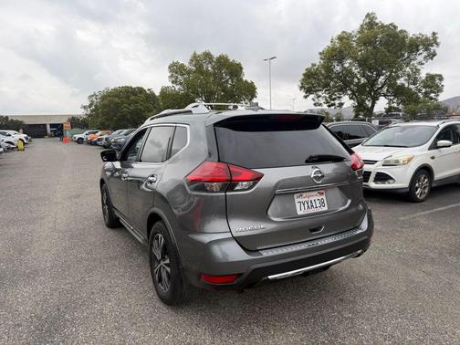 Gun Metallic 2017 Nissan Rogue SL