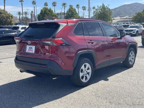 2020 Toyota RAV4 LE