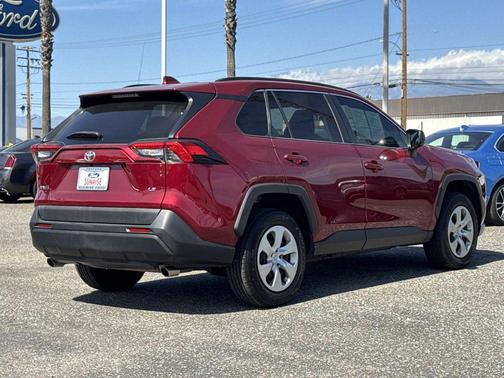 2020 Toyota RAV4 LE