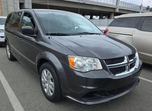 Granite Pearlcoat 2018 Dodge Grand Caravan SE