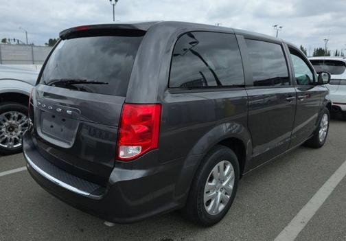 Granite Pearlcoat 2018 Dodge Grand Caravan SE