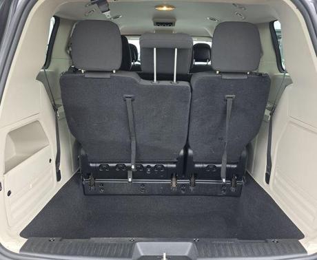 Granite Pearlcoat 2018 Dodge Grand Caravan SE