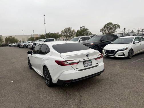 Ice Cap 2025 Toyota Camry SE