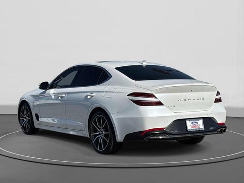 2022 Genesis G70 2.0T RWD