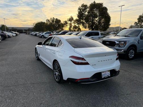 2022 Genesis G70 2.0T RWD