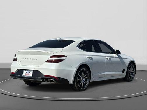 2022 Genesis G70 2.0T RWD