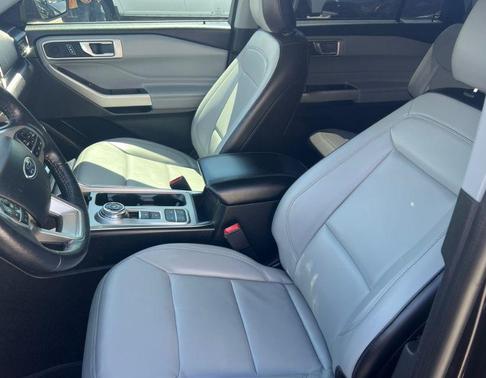 AGATE BLACK METALLIC 2021 Ford Explorer XLT